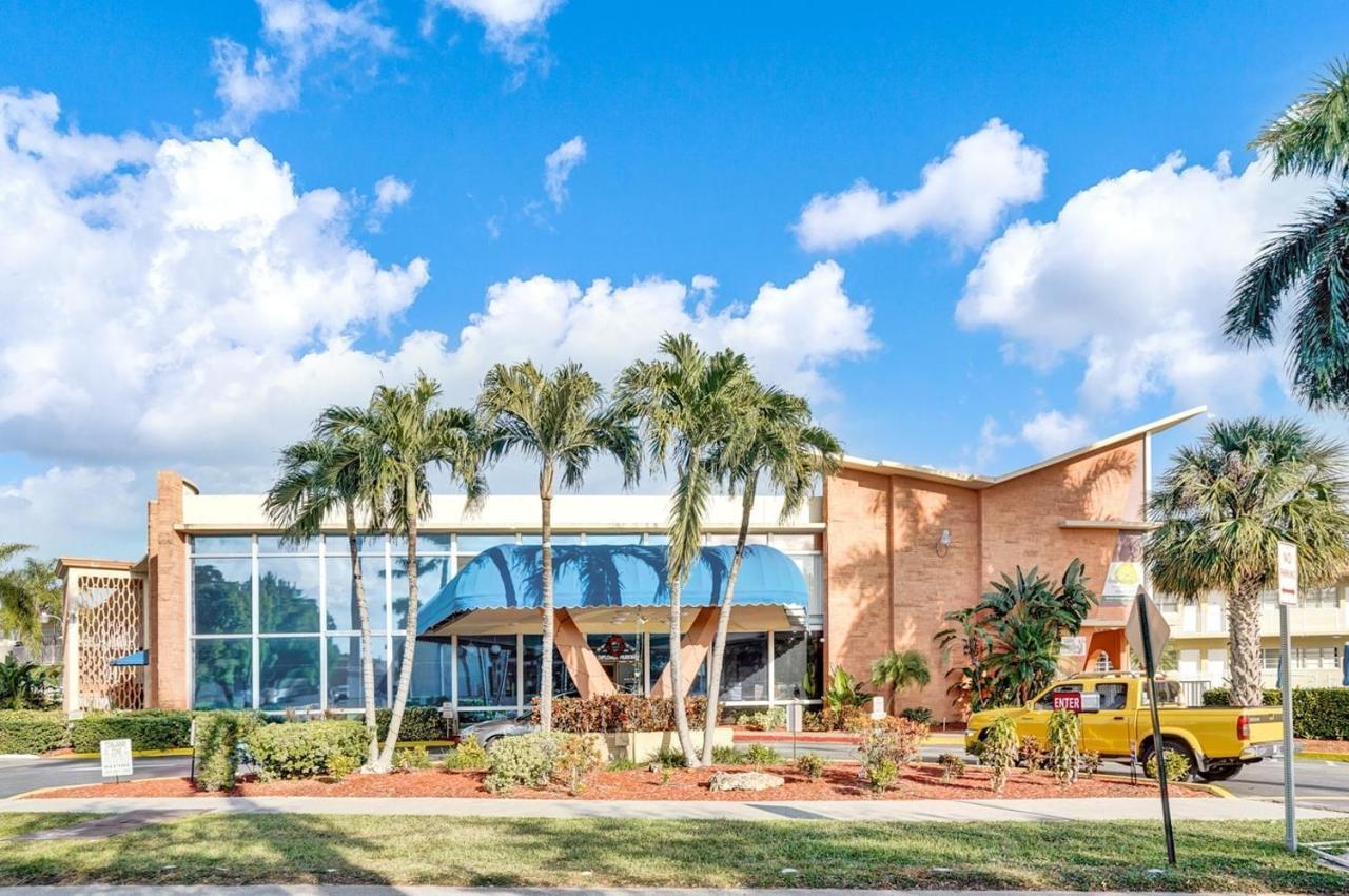 Private Hallandale Beach Studio Wbath Walking Distance To The Beach Pool Free Parking Exterior foto