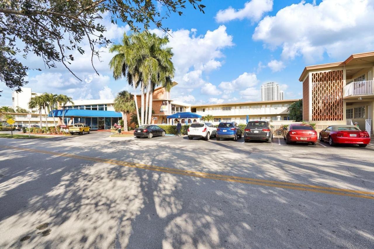 Private Hallandale Beach Studio Wbath Walking Distance To The Beach Pool Free Parking Exterior foto